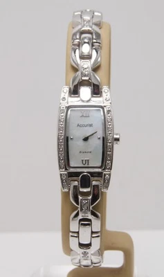 Juego de estuche y pulsera de diamantes tono plata Accurist LB1015 para dama 2 años de garantía Foto 1 de 4