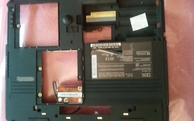 Funda inferior inferior IBM Thinkpad T30 T30P 46P3050 COMO ESTÁ Foto 1 de 2