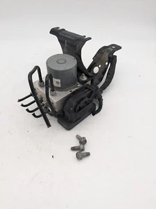 2015 Jeep Cherokee ABS Pump Module - Picture 1 of 9