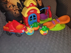 Playskool Weeble Wobbles Schulhaus Weeschool & 3 Figuren 2003 Spielzeug Konvolut - Bild 1 von 4
