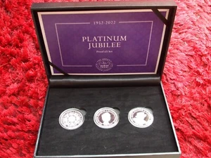 Platinum Jubilee 1952-2022 Proof £5 coin Set - Picture 1 of 5