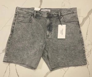 Calvin Klein Denim Cutoff Stonewash Shorts Men W36 NWT - Picture 1 of 9