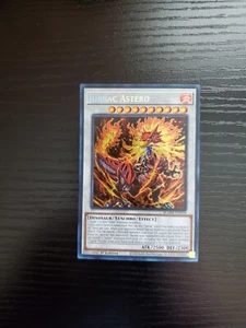Yugioh Monster Mayhem - Jurrac Astero - Secret Rare - BLMM-EN018 - Picture 1 of 2