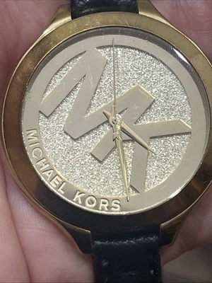 Reloj de pulsera Michael Kors MK2392 para mujer correa de cuero marrón (necesita batería) Foto 1 de 4