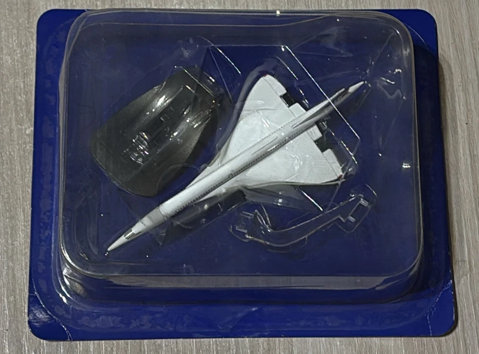 CONCORDE AEROSPATIALE  AEREO MODELLINO SCALA 1:500 NEW IN BOX CON STAND - Immagine 1 di 4