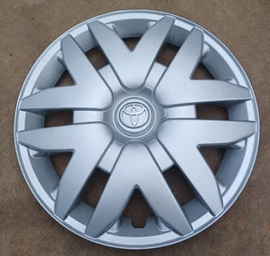 Toyota Sienna hubcap 2003-2010 fits 16 inch wheels 42621 AE030, 61124 Repainted - Picture 1 of 5