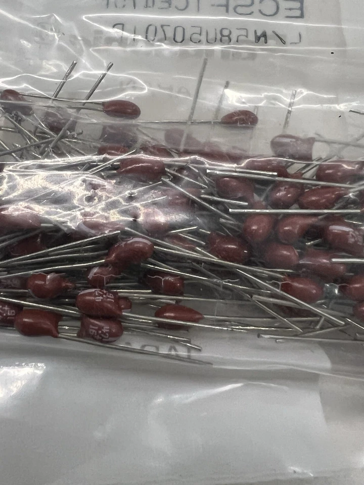 tantalum capacitor 4.7uf 16vdc Dip (50 PCs ) PANASONIC - Image 1 of 2