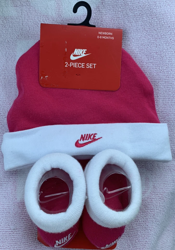 Nike 2 Piece Set Hat and BOOTIES Newborn 0-6 Months Hot Pink
