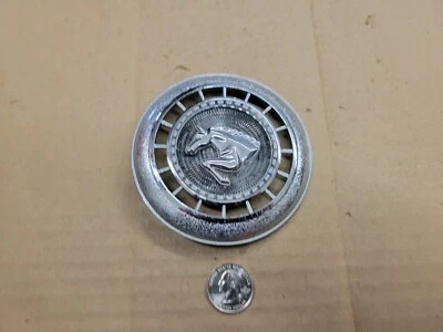 Mitsubishi Dodge OEM 1976 Gallant Colt techo pilar lateral emblema insignia MB030362 Foto 1 de 3