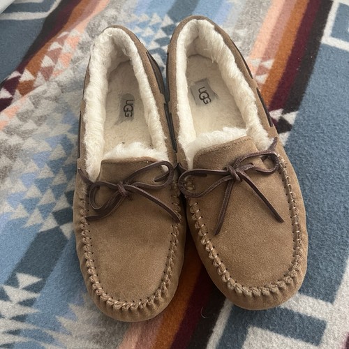 Mocassini bassi UGG in pelle di pecora W8 marrone chiaro