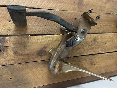 1967 年福特银河自动制动踏板挂钩组件仪表板安装支架 OE — 第 1/4 张图片