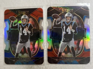 Select Sam Darnold 2022 troquelado nivel de sala rojo/azul y negro/rojo (lote de 2 tarjetas - Imagen 1 de 2