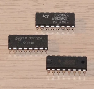 2 Stk. ULN2002A : „Darlington-Transistor-Array“-Baustein original von TI/ST - Bild 1 von 4