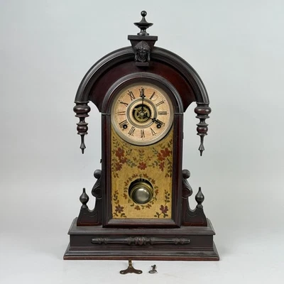 Antiguo reloj victoriano sobremesa - Acabados ornamentados, caja de madera, funciona con llave Foto 1 de 4