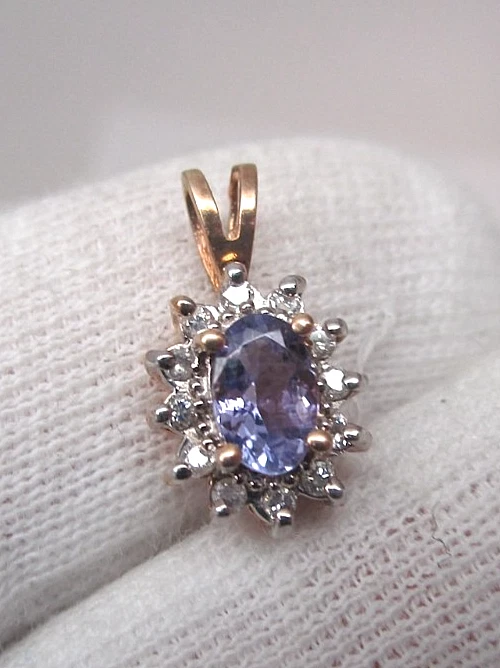 Colgante vintage de oro amarillo de 14k tanzanita y diamantes naturales de 0,6 pulgadas Foto 1 de 4