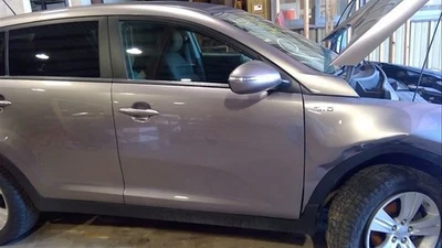 Puerta delantera derecha pasajero sin solar se adapta a 10-16 SPORTAGE 3071403 Foto 1 de 4