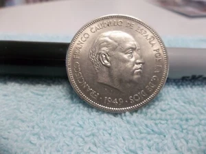 1949 Spain 5 Pesetas Coin KM 778 ......(50 on star...) - Picture 1 of 2