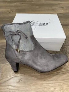 Sofwear By Beacon Women’s Boots size 12 Wide Gray - Picture 1 of 3