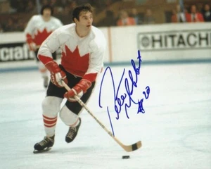 VINTAGE PETE MAHOVLICH SIGNED 1972 TEAM CANADA SUMMIT SERIES 8x10 PHOTO! PROOF! - Foto 1 di 2