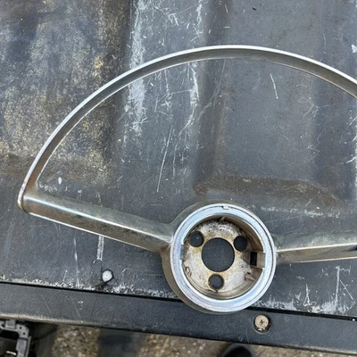 1965 1966 Chevrolet Corvair anel de buzina de volante - Imagem 1 de 4