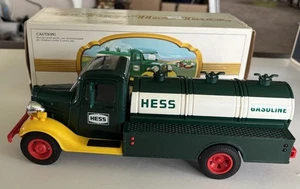 1982-1983 IL PRIMO CAMION HESS GIOCATTOLO D'EPOCA DELLA SOCIETÀ HESS CONFEZIONE ORIGINALE - Foto 1 di 1