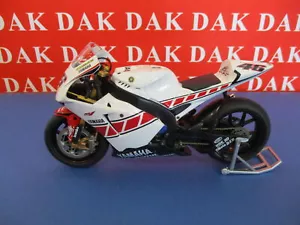 Die cast 1/12 Modellino Moto Yamaha YZR-M1 Team Gauloises Valencia 2005 V. Rossi - Foto 1 di 6