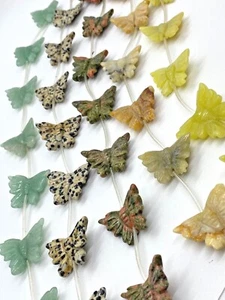 Cuentas talladas en piedra mariposa 25x30 mm jade oliva, jade, jaspe, unakita, dalmación - Imagen 1 de 9