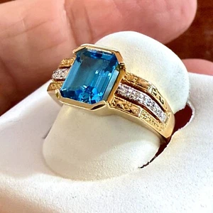 Topazio blu 14 carati oro giallo 9x7 mm e diamanti .04TW 5,0 grammi misura 7 - Foto 1 di 11