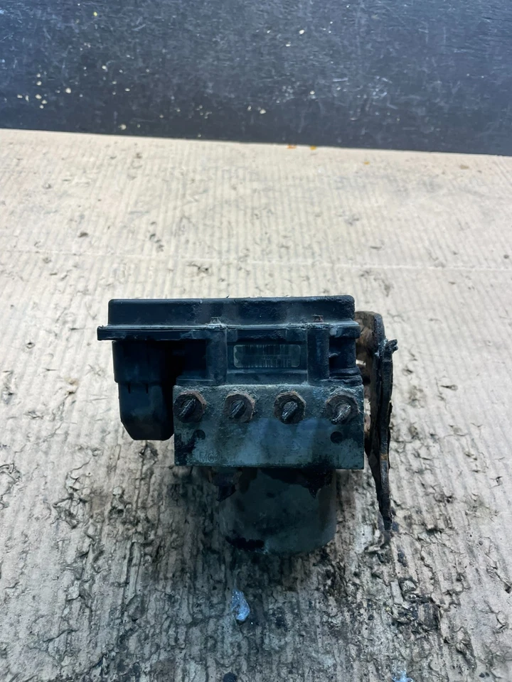 Chevrolet Tahoe Suburban 2009 2014 ABS bomba de freno antibloqueo OEM V6447 DG Foto 1 de 4