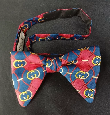 Pajarita GUCCI entrelazada logotipo G para hombre azul rojo seda con caja usada Foto 1 de 4