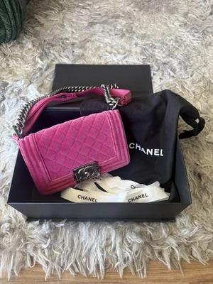 Chanel Terciopelo Acolchado Niño Pequeño Solapa Fucsia Foto 1 de 4