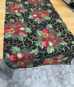 Weihnachten Stechpalme Beeren GEFÜTTERTER TISCHLÄUFER Küche Esstisch Topper - Bild 1 von 2