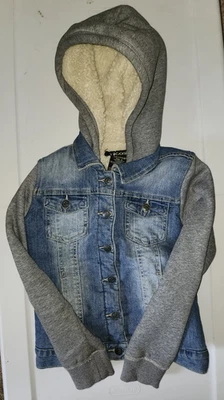 Chaqueta vaquera Vigoss para niñas con capucha forrada de piel sintética envejecida talla 10 Foto 1 de 4