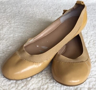 Planos de ballet Banana Republic Abby beige tostado charol talla 7M para mujer Foto 1 de 4