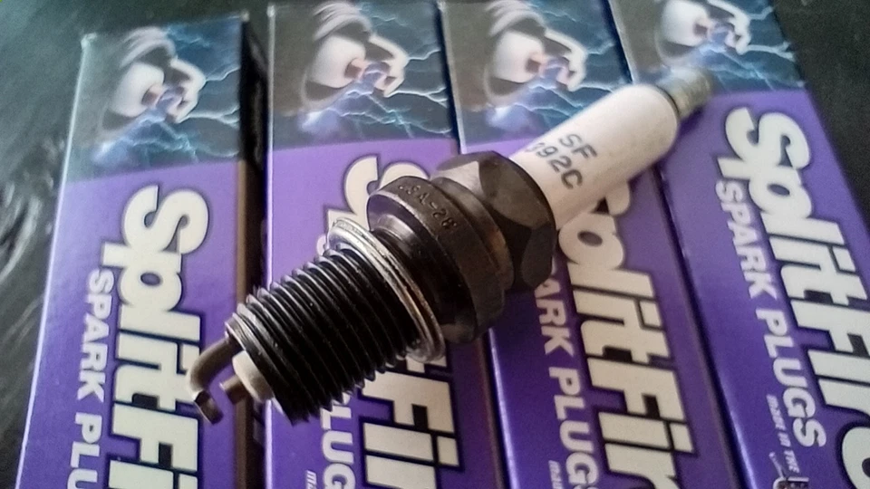 Splitfire SF392c Spark plugs Pack of 4 NOS - Image 1 of 4
