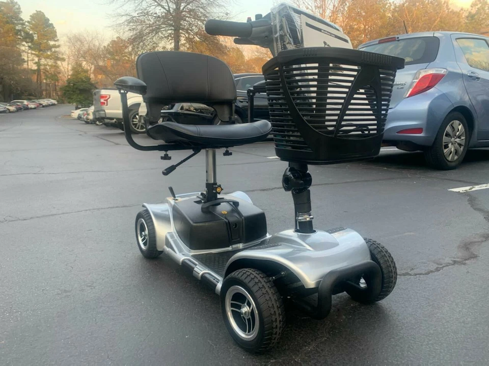 Scooter de 4 ruedas EV Rider MiniRider Lite Power Mobility - (daño en el cojín del asiento) Foto 1 de 4