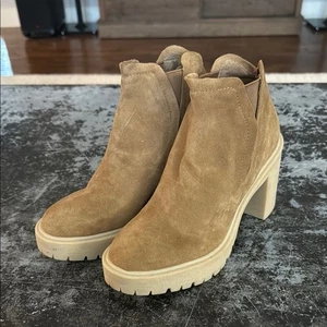 Dolce Vita Tan Suede Cashe H2O Lug Sole Ankle Boot Size 7.5 - Picture 1 of 8
