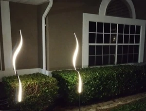 LED Solar  Aluminum Outdoor Landscape Lighting Spiral 2 Pack - Picture 1 of 1