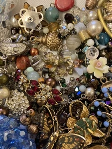 Lot Of Broken Jewellery For Crafting 650 G All Vintage Beads - Picture 1 of 11