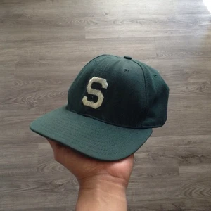 Vintage 80er Michigan State Spartans Baseballmütze nicht verstellbar Größe 7 5/8 - cool - Bild 1 von 6