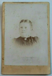 Older Woman Mother Grandmother Portrait Cabinet Card Photo - Picture 1 of 3
