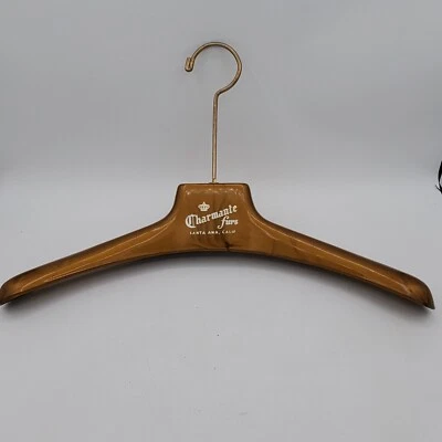 Percha de madera vintage años 60 Charmante Furs Santa Ana CA MCM boutique utilería exhibición Foto 1 de 4