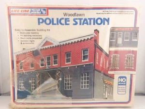 *LESEN* Life-Like HO Scale Woodlawn Police Station #1382 Building Model Kit NIB - Bild 1 von 5