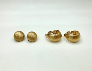Set 2 orecchini a clip vintage - firmati Monet - tono oro spazzolato - Foto 1 di 8