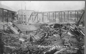 POSTCARD-RARE 1913 OHIO FLOOD RPPC. 6TH STREET BRIDGE, ZANESVILLE, OHIO - Picture 1 of 1