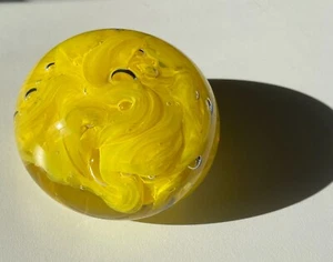 WORLD OF GLASS St Helens DECORATIVE PAPERWEIGHT Yellow 3 inch dia NEW - Picture 1 of 5