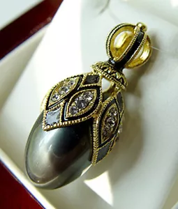 OFFERTA! SUPERBO CIONDOLO UOVO RUSSO ARGENTO STERLING 925 con PERLA NERA e SMALTO - Foto 1 di 2