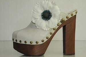 NEW AUTH CHANEL Beige Ivory Dark White CLOGS Clog SHOES Brooch Flower 40 9.5 - Picture 1 of 12