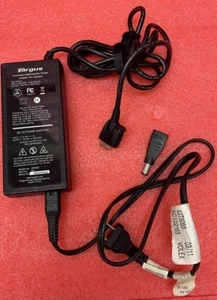 Targus APM62 Universal WALL/AUTO/AIR POWER Laptop Charger BASE & 1 ADAPTER - Picture 1 of 7