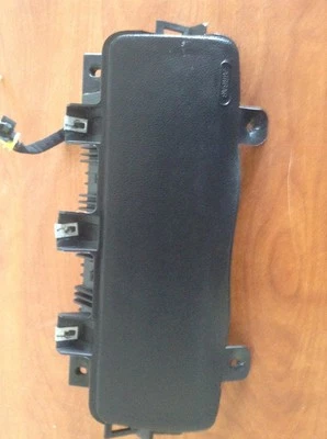 Chevrolet Sonic 2013-16 sedán conductor rodilla A B fabricante de equipos originales negro bonito Foto 1 de 4